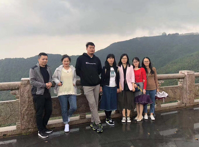 雅風(fēng)辦公家具設(shè)計團(tuán)隊穹廬山之行 雅風(fēng)辦公家具設(shè)計團(tuán)隊穹廬山之行